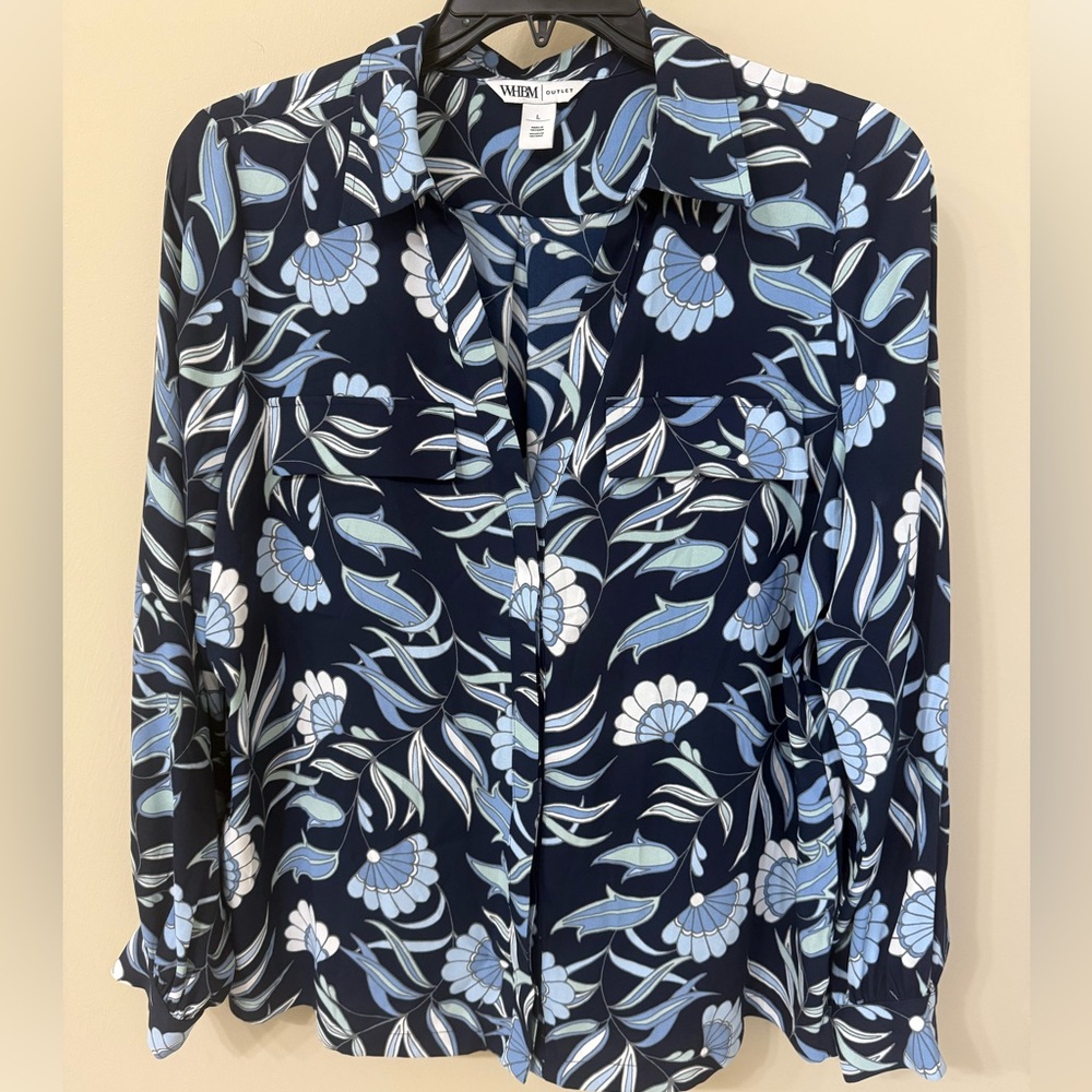 White House Black Market Navy and Light Blue Floral Top
